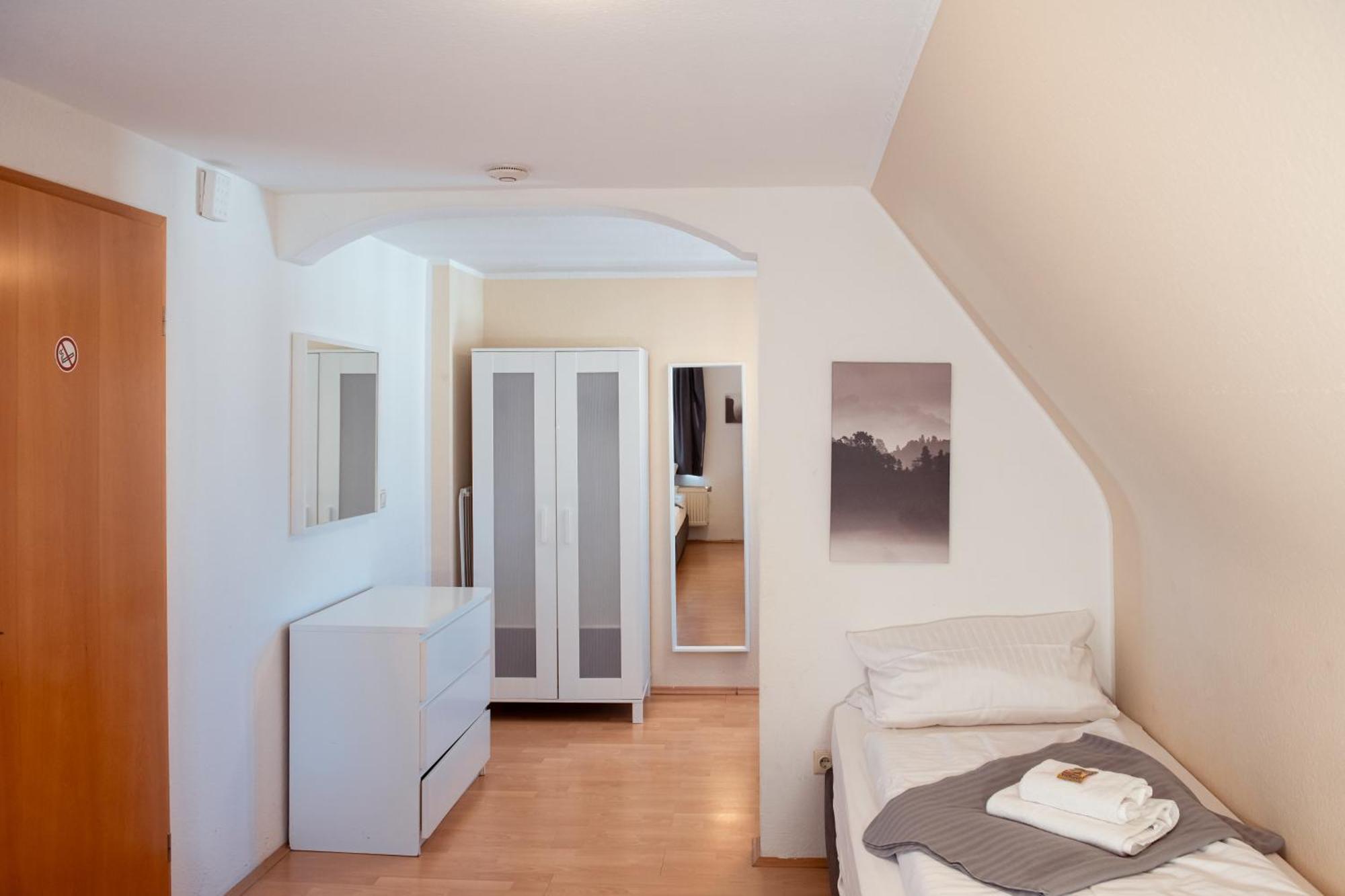 Haus99 Budget Pension & Apartments Fürth Eksteriør billede